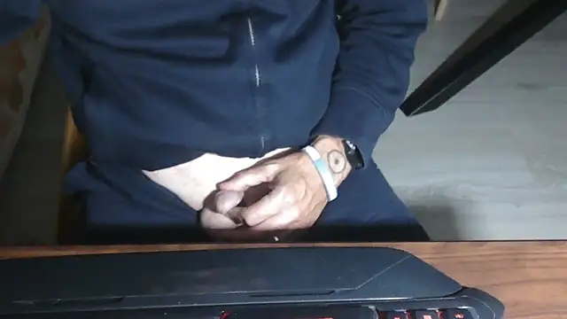 Snapshot of Adri_gard chatting on October 13, 8:42 pm Adri gard online show from October 13, 8:42 pm