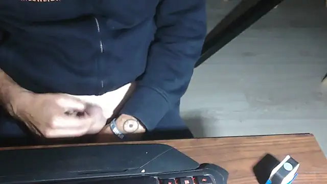 Snapshot of Adri_gard chatting on October 14, 8:42 pm Adri gard online show from October 14, 8:42 pm