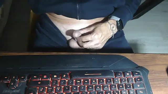 Snapshot of Adri_gard chatting on October 17, 8:11 pm Adri gard online show from October 17, 8:11 pm