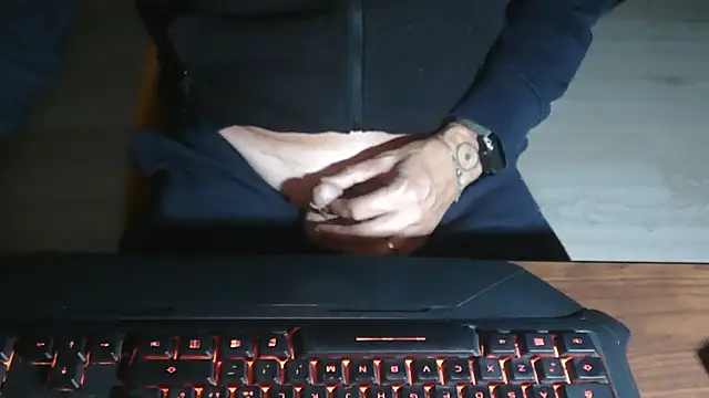 Snapshot of Adri_gard chatting on October 22, 8:41 pm Adri gard online show from October 22, 8:41 pm