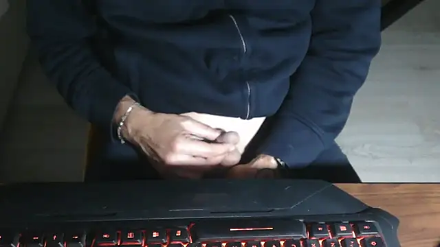 Snapshot of Adri_gard chatting on October 29, 9:49 pm Adri gard online show from October 29, 9:49 pm