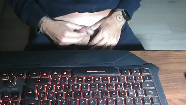 Snapshot of Adri_gard chatting on November 6, 10:10 pm Adri gard online show from November 6, 10:10 pm