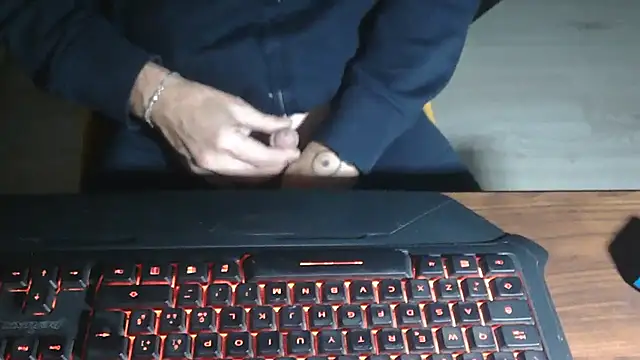 Snapshot of Adri_gard chatting on November 7, 9:15 pm Adri gard online show from November 7, 9:15 pm