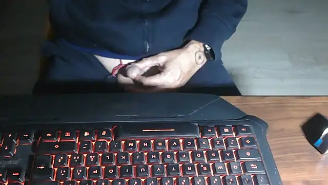 Snapshot of Adri_gard chatting on November 9, 9:24 pm Adri gard online show from November 9, 9:24 pm