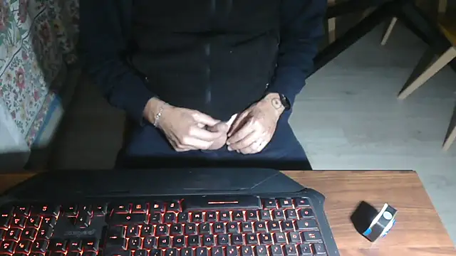 Snapshot of Adri_gard chatting on November 10, 9:36 pm Adri gard online show from November 10, 9:36 pm