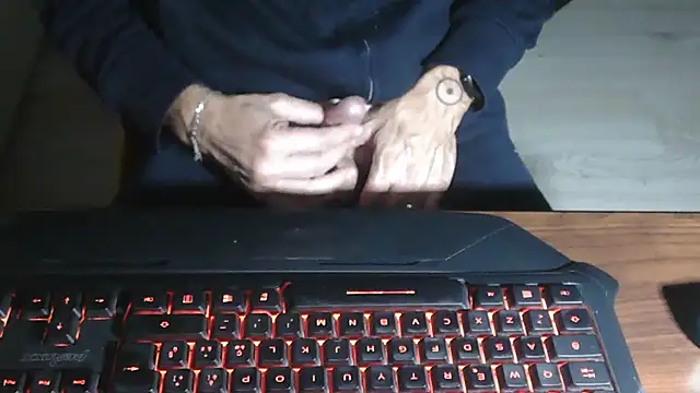 Snapshot of Adri_gard chatting on November 15, 9:54 pm Adri gard online show from November 15, 9:54 pm