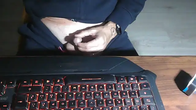 Snapshot of Adri_gard chatting on November 16, 10:26 pm Adri gard online show from November 16, 10:26 pm