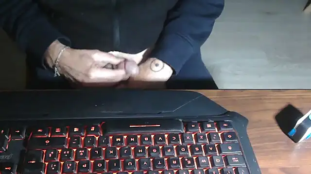 Snapshot of Adri_gard chatting on November 18, 9:30 pm Adri gard online show from November 18, 9:30 pm