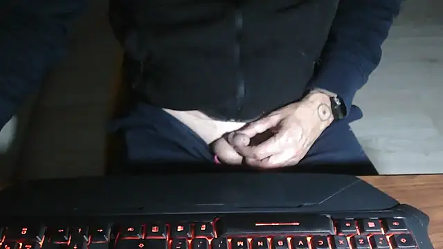 Snapshot of Adri_gard chatting on November 19, 9:15 pm Adri gard online show from November 19, 9:15 pm