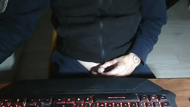 Snapshot of Adri_gard chatting on November 20, 8:52 pm Adri gard online show from November 20, 8:52 pm