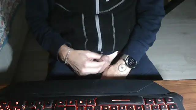 Snapshot of Adri_gard chatting on November 21, 10:41 pm Adri gard online show from November 21, 10:41 pm