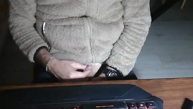 Snapshot of Adri_gard chatting on November 26, 9:05 pm Adri gard online show from November 26, 9:05 pm