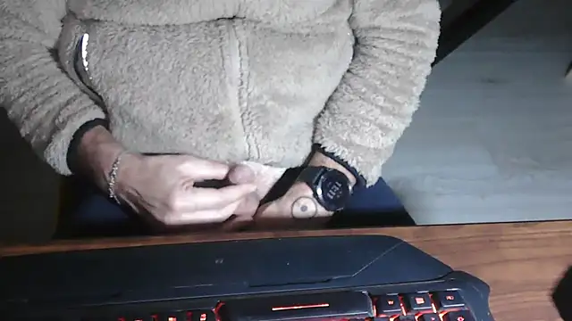 Snapshot of Adri_gard chatting on November 27, 10:12 pm Adri gard online show from November 27, 10:12 pm