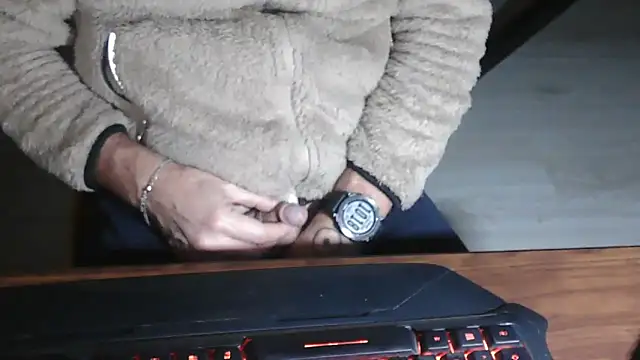 Snapshot of Adri_gard chatting on November 29, 9:18 pm Adri gard online show from November 29, 9:18 pm