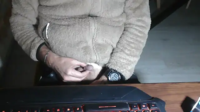 Snapshot of Adri_gard chatting on December 2, 9:10 pm Adri gard online show from December 2, 9:10 pm