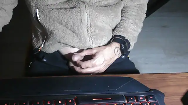 Snapshot of Adri_gard chatting on December 4, 9:23 pm Adri gard online show from December 4, 9:23 pm