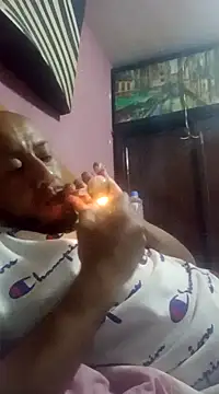 Snapshot of pineda1689 chatting on December 14, 11:45 pm pineda1689 online show from December 14, 11:45 pm