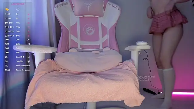 Snapshot of Gylaxie chatting on March 2, 8:21 am Gylaxie online show from March 2, 8:21 am