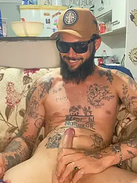 Snapshot of Leonpicudo chatting on February 15, 6:04 pm Leonpicudo online show from February 15, 6:04 pm