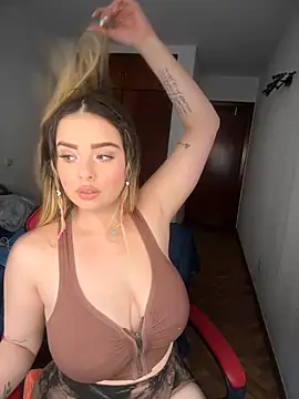 Alirawrz online show from December 19, 3:30 pm