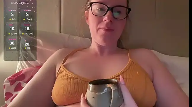 redheadrosie69 online show from February 17, 6:31 am