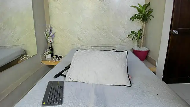 Snapshot of SussanMilf_ chatting on January 24, 2:19 pm SussanMilf online show from January 24, 2:19 pm