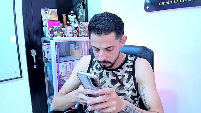 Erick Wall online show from June 11, 3:59 am