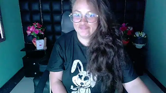 Snapshot of SaraThomso chatting on January 21, 2:33 am SaraThomso online show from January 21, 2:33 am