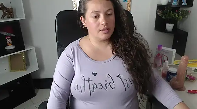 Snapshot of SaraThomso chatting on February 4, 9:07 am SaraThomso online show from February 4, 9:07 am