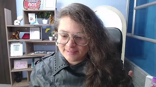 Snapshot of SaraThomso chatting on February 19, 3:06 am SaraThomso online show from February 19, 3:06 am