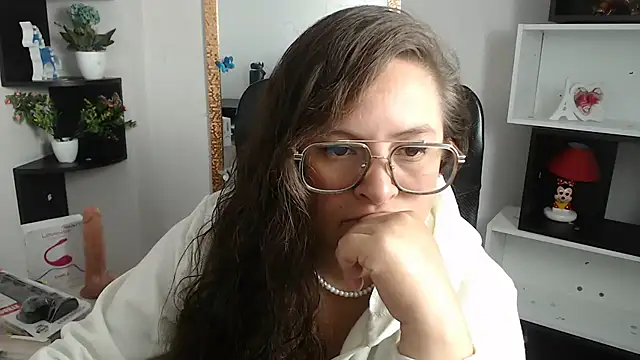 Snapshot of SaraThomso chatting on March 11, 3:16 am SaraThomso online show from March 11, 3:16 am