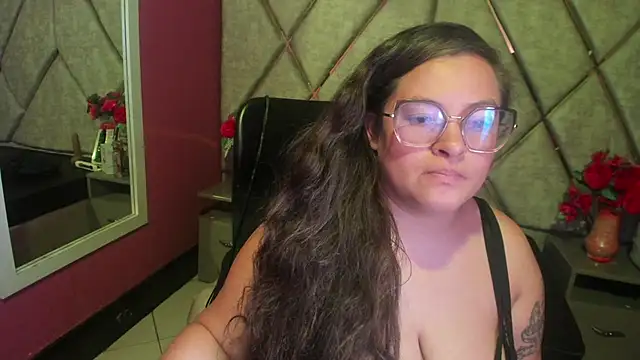 Snapshot of SaraThomso chatting on October 1, 3:45 am SaraThomso online show from October 1, 3:45 am