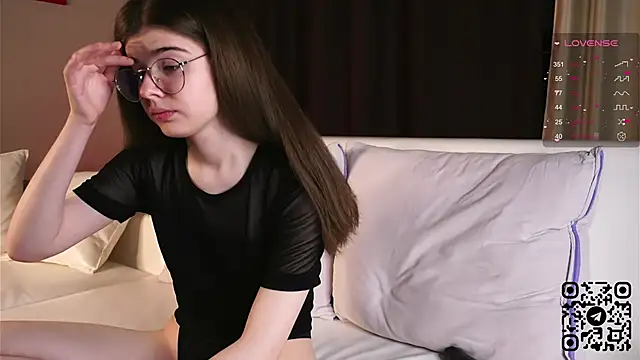 Snapshot of Mary_Shake chatting on December 14, 9:35 pm Mary Shake online show from December 14, 9:35 pm