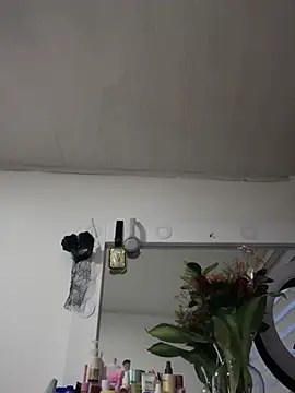 Lorraine Leon online show from March 4, 11:11 pm