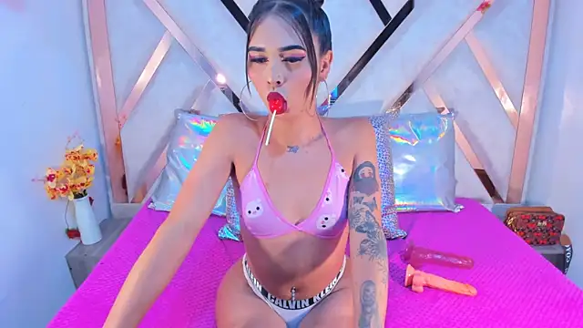 Snapshot of LisbethQueen chatting on November 17, 9:42 pm LisbethQueen online show from November 17, 9:42 pm