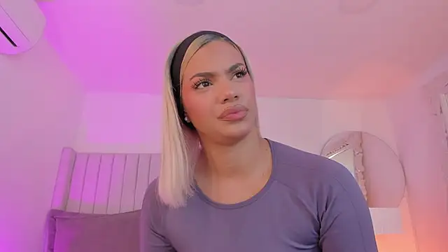 Snapshot of Shelynna_azzul chatting on February 23, 8:39 pm Shelynna azzul online show from February 23, 8:39 pm