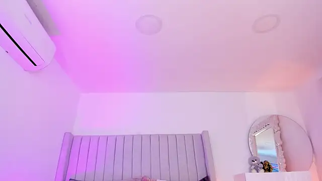 Snapshot of Shelynna_azzul chatting on February 24, 8:18 pm Shelynna azzul online show from February 24, 8:18 pm