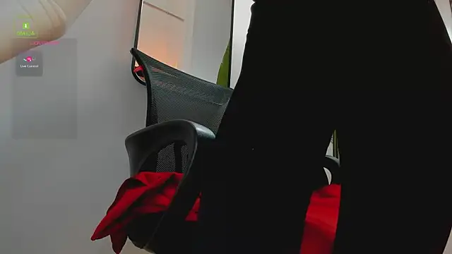 Snapshot of Whitney_Svonn chatting on January 1, 3:35 pm Whitney Svonn online show from January 1, 3:35 pm