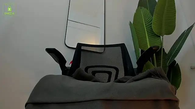 Snapshot of Whitney_Svonn chatting on February 4, 3:57 pm Whitney Svonn online show from February 4, 3:57 pm