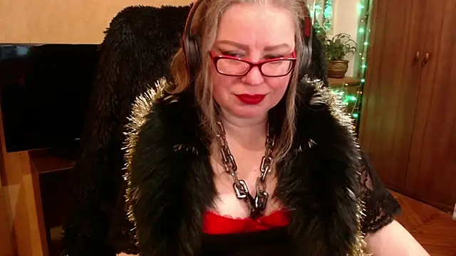 Miss Tress online show from December 30, 7:00 pm