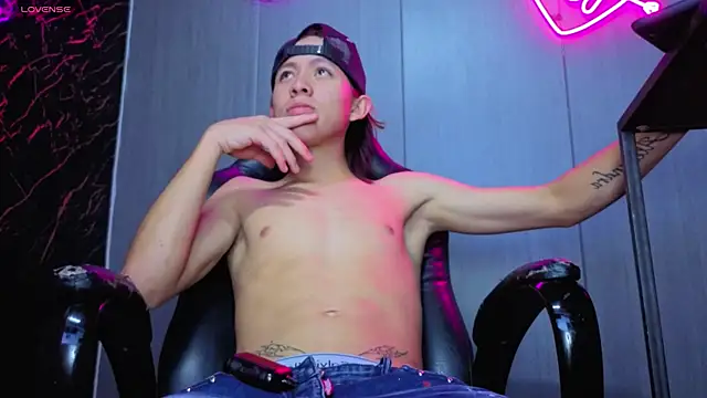 Snapshot of kevinbigcokc18 chatting on November 19, 5:29 am kevinbigcokc18 online show from November 19, 5:29 am