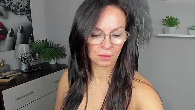 HelenLuxx online show from December 10, 6:44 am