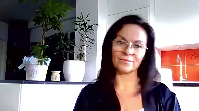 HelenLuxx online show from December 11, 10:47 am