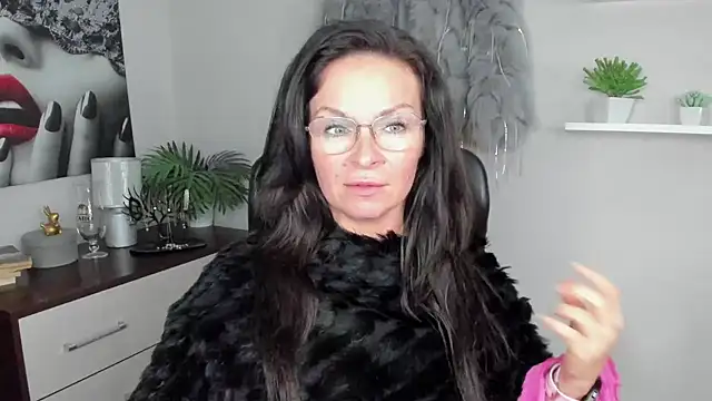 HelenLuxx online show from December 18, 10:08 am