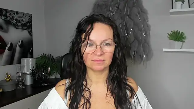 HelenLuxx online show from December 20, 6:29 am