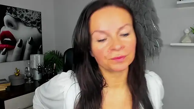HelenLuxx online show from January 8, 6:41 am