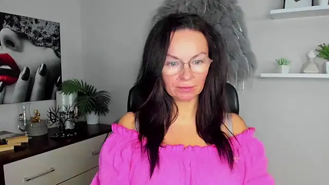 HelenLuxx online show from January 13, 6:38 am