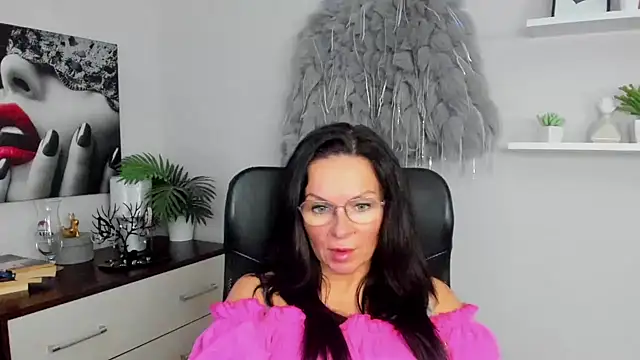 HelenLuxx online show from January 13, 10:47 am