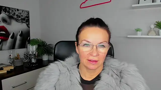 HelenLuxx online show from January 14, 10:17 am