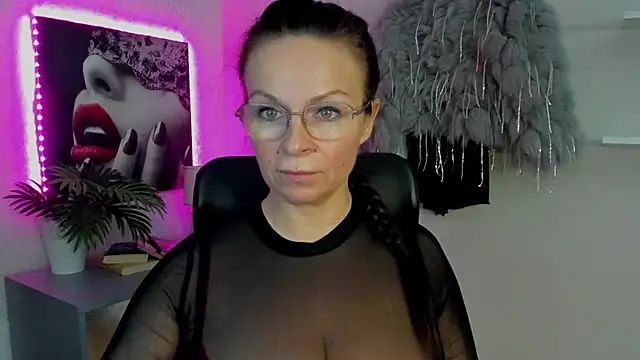 HelenLuxx online show from March 21, 6:38 am
